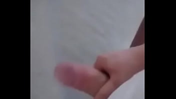 Cineva trebuie sa vina pe canapea