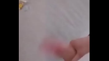 Cineva trebuie sa vina pe canapea