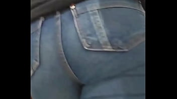 Calça jeans torando minha bucetinha