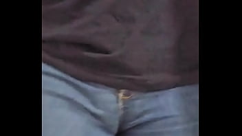 Calça jeans torando minha bucetinha