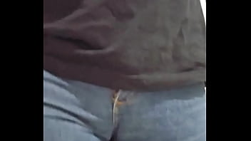 Calça jeans torando minha bucetinha