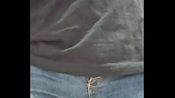 Calça jeans torando minha bucetinha