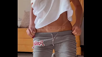 Gataaasp brincando sozinha