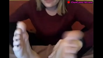 Webcam model in sweatshirt suck her own toes