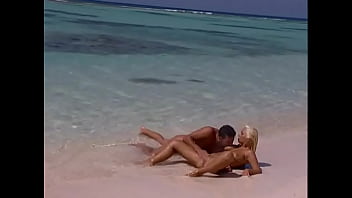 Henriette blond goes atm during a tropical thumping