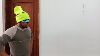 Uma Colombiana Tem Um Cliente Muito Importante Na Boate Ela Está Tendo Um Caso Muito Sensual Com Um Cubano Seus Peitos São Deliciosos thumbnail