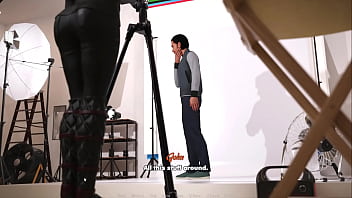 Она помогла ему в фотостудии по особеннуму хорошо