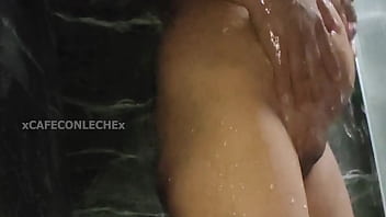 La tetona de mi hermanastra me succiona todo mi semen le lleno las tetas de leche