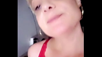 En manque de bite alors je joue avec mes doigts