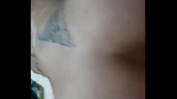 Não aguentei o tesão e gozei dentro da namorada do meu amigo gostosa com piercing na buceta creampie