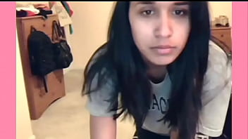 Quitandose la ropa frente al webcam Quitandose la ropa frente al webcam