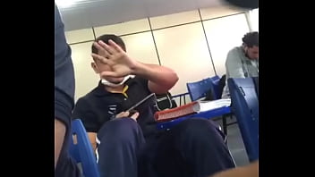 Magrinho torando gostosa malhada na escola
