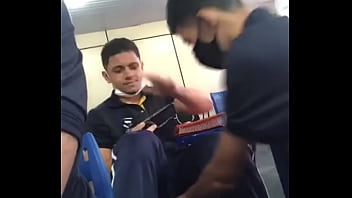 Magrinho torando gostosa malhada na escola