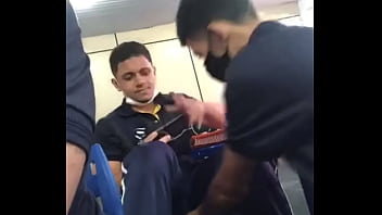 Magrinho torando gostosa malhada na escola