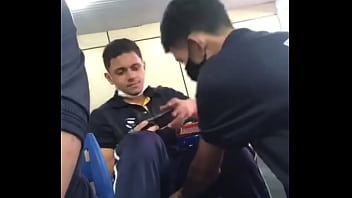 Magrinho torando gostosa malhada na escola