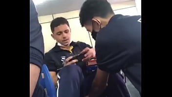 Magrinho torando gostosa malhada na escola Magrinho torando gostosa malhada na escola
