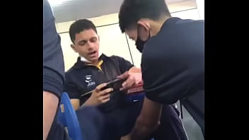 Magrinho torando gostosa malhada na escola