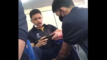 Magrinho torando gostosa malhada na escola Magrinho torando gostosa malhada na escola