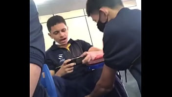 Magrinho torando gostosa malhada na escola