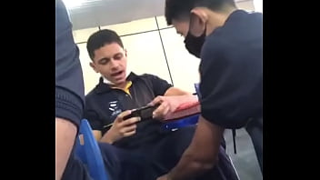 Magrinho torando gostosa malhada na escola