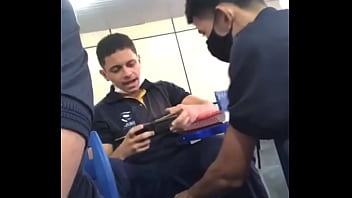 Magrinho torando gostosa malhada na escola