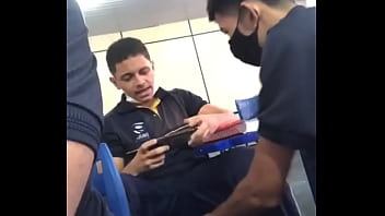 Magrinho torando gostosa malhada na escola