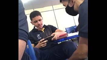 Magrinho torando gostosa malhada na escola