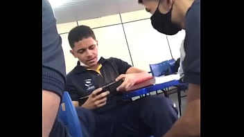 Magrinho torando gostosa malhada na escola