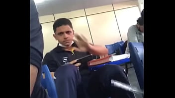 Magrinho torando gostosa malhada na escola