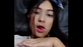 Latina cachonda recibe un duro anal de su amante