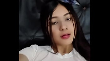 Latina cachonda recibe un duro anal de su amante