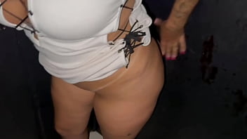 Convidei as amigas para chupar rola comigo no gloryhole parte final