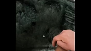 Busco a alguien que me la mame con su salivita roca Busco a alguien que me la mame con su salivita roca