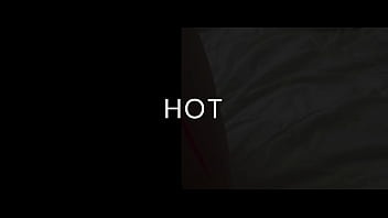 J'aime quand tu me vois nue quand tu viens sentir et goûter ma peau