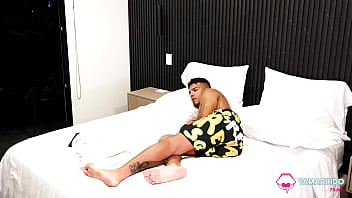 Abuela se hace pasar por vendedora de productos solo para coger