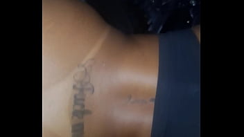 Parei a moto no beco e meti leite na buceta dela ali mesmo filha da puta gostosa