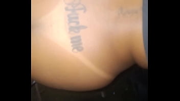 Parei a moto no beco e meti leite na buceta dela ali mesmo filha da puta gostosa