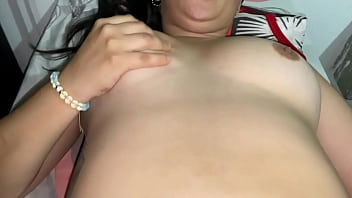 Le follo el coño a mi madrastra a ver que mesta sola en casa