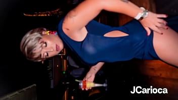 Fodeu com varios negros juntos que arrombaram a buceta dela