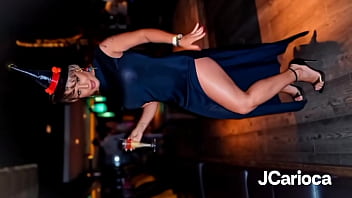 Fodeu com varios negros juntos que arrombaram a buceta dela