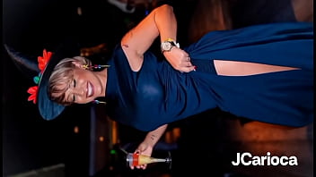 Fodeu com varios negros juntos que arrombaram a buceta dela