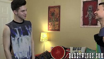 Bareback Twinks Blow And Bang Each Other thumbnail