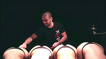 Percusión patax con nalgas