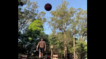 The guys play the rt game i want to play the bskt game every ball i put inos caras fazem rt game quero fazer o bskt ga