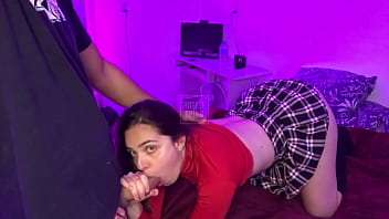 Colegial loirinha e rabuda sendo fodida pelo irmão depois da aula