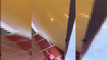 Pillada madrastra nalgona fortandose el coño y sacudiendo el culo en su habitacion hasta el orgasmo