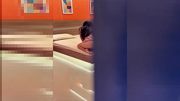 Pillada madrastra nalgona fortandose el coño y sacudiendo el culo en su habitacion hasta el orgasmo