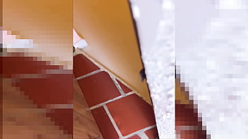 Pillada madrastra nalgona fortandose el coño y sacudiendo el culo en su habitacion hasta el orgasmo