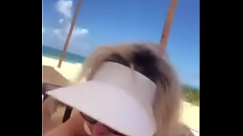 Oral No Sufista Na Praia Dos Nativos Na Praia thumbnail