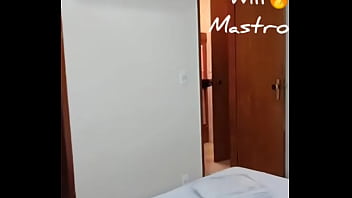 Ela sentando e uma delicia recordar e viver